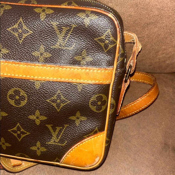 Louis Vuitton - Picture 3 of 13